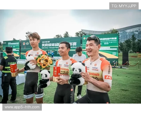 沿黄公路赛国际组詹森·克里斯托夫总成绩第一，桓盛队统治