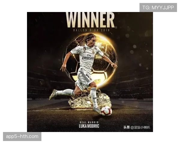 终场哨响,37岁的莫德里奇在伯纳乌向看台挥手致意 终场哨响,37岁的莫德里奇在伯纳乌向看台挥手致意